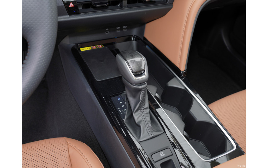 Новая Toyota Camry Hybrid 2.0 HG Premium Edition